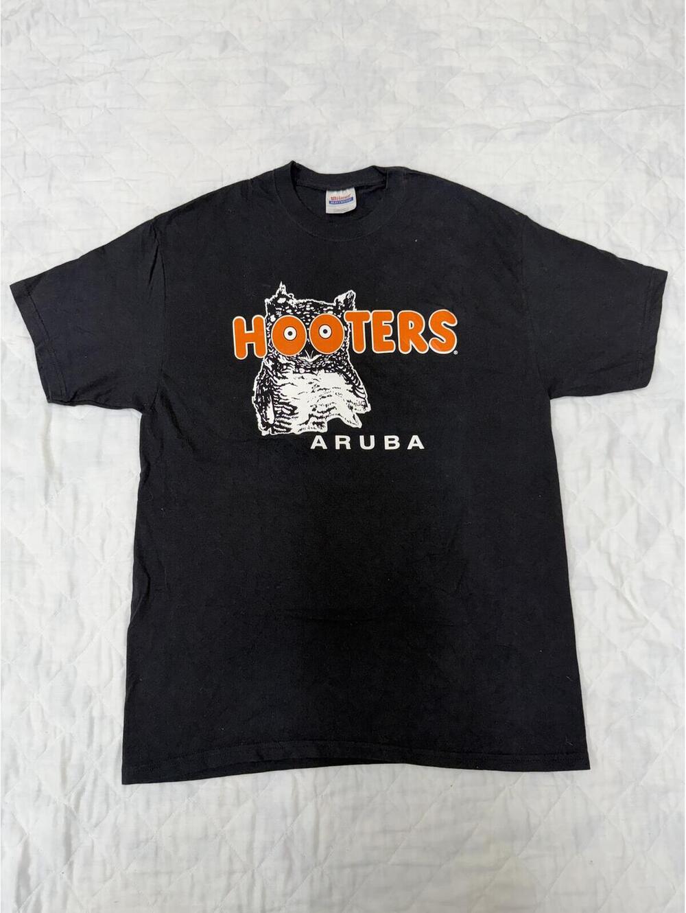 Vintage Y2k Hooters Aruba Graphic T-Shirt